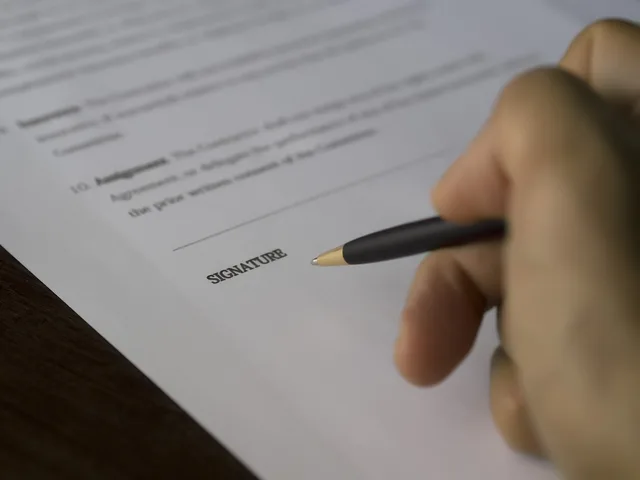 business, signature, contract, document, deal, paperwork, hand, ready, to write, ok, signature, signature, contract, contract, contract, contract, contract, paperwork, paperwork. Customer interviews for business licences: rebuild the last case in order
